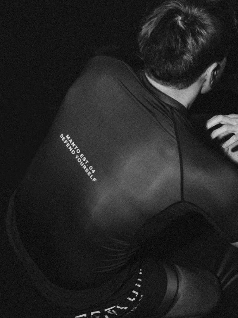 MANTO Varsity RASHGUARD -black